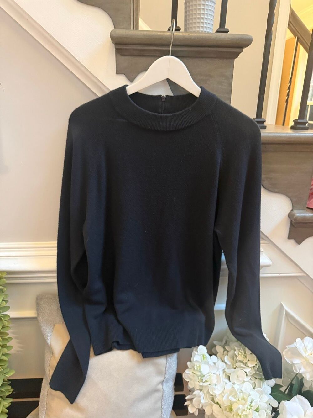Carolyn Taylor Black Back Zip Super Soft Mockneck Sweater sz L EUC